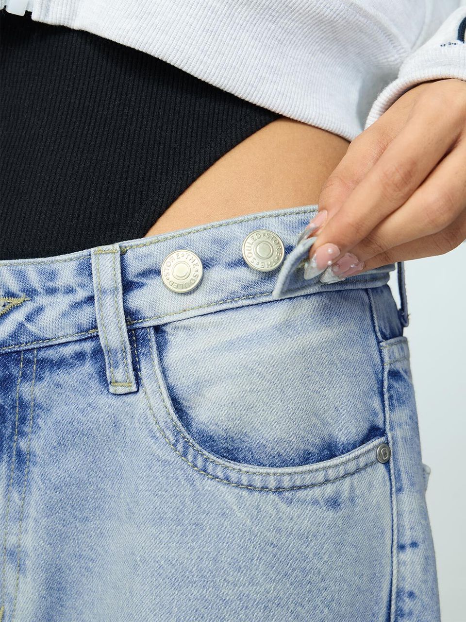 Barrel-Fit Denim: Arctic Women Cargo Jeans